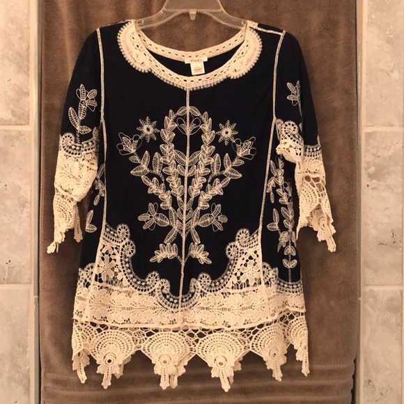 Navy and Creme Lace Top - Picture 1 of 2